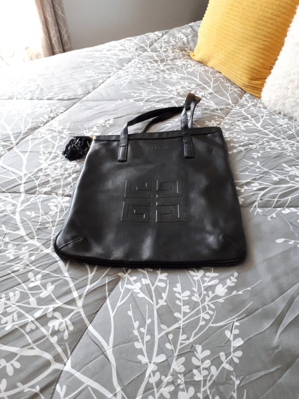 Givenchy faux leather zippered tote - Black